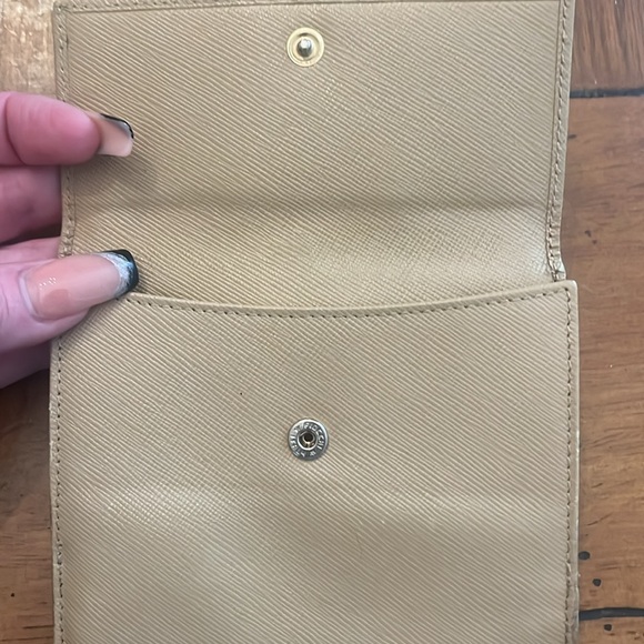 SALVATORE FERRAGAMO camel 🐫 colored Bifold Wallet with Gold clasp EUC - Picture 7 of 10